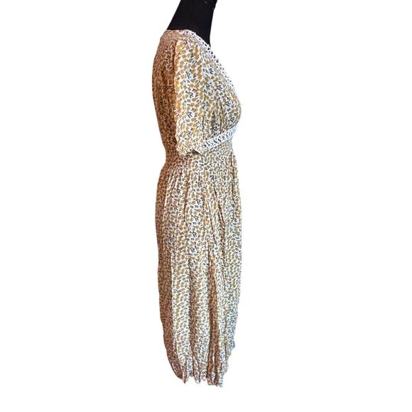 Elan Dress Women's Size S Yellow White Floral Plunge Neck Short Sleeve Smocking - Picture 4 of 12